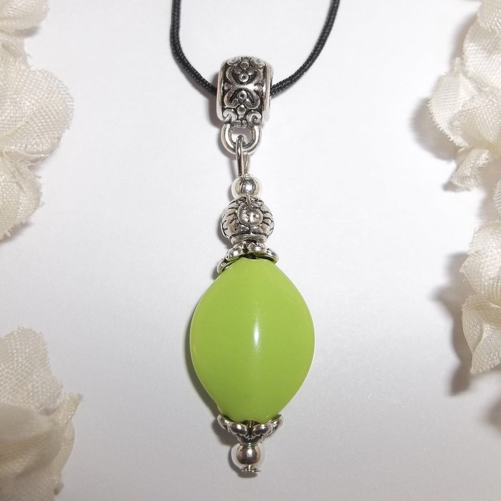 Green Necklace, Necklace, Green Beaded Necklace, Necklace, NWT Handmade 8072